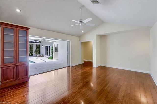 675 Murex DR, Naples, FL 34102