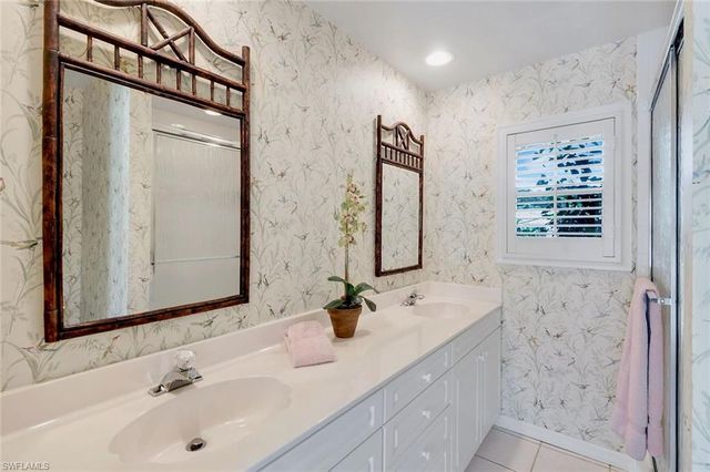 675 Murex DR, Naples, FL 34102