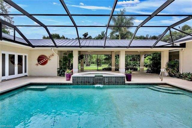 675 Murex DR, Naples, FL 34102