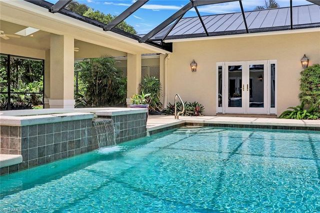 675 Murex DR, Naples, FL 34102