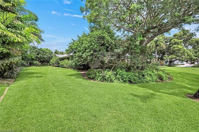 675 Murex DR, Naples, FL 34102