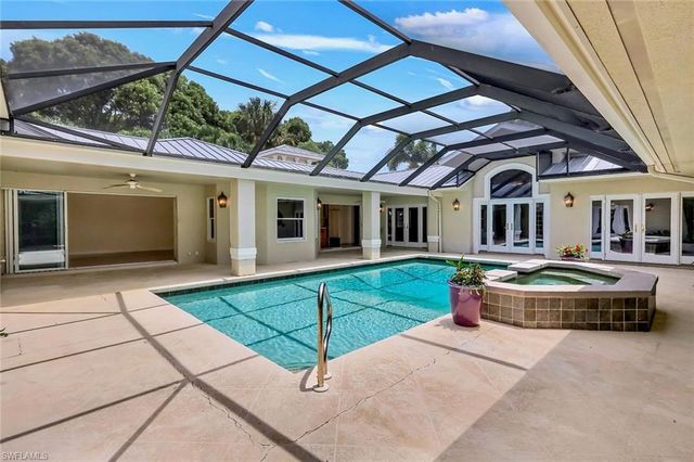 675 Murex DR, Naples, FL 34102