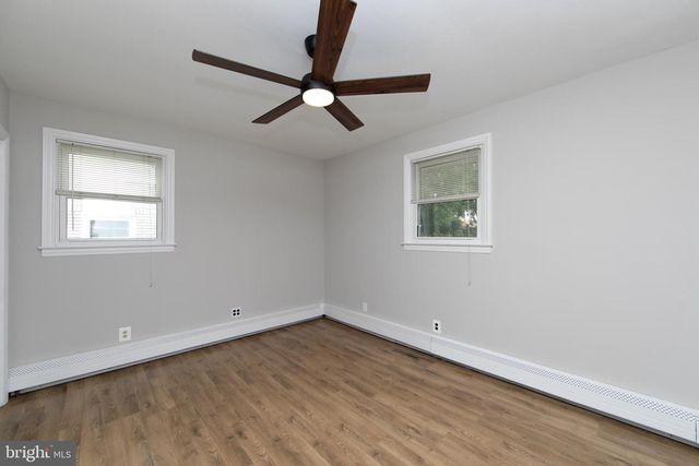 37 WOODBINE AVE, Maple Shade, NJ 08052