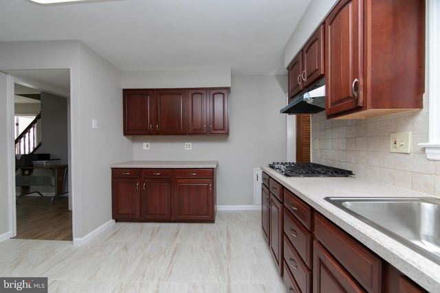 37 WOODBINE AVE, Maple Shade, NJ 08052