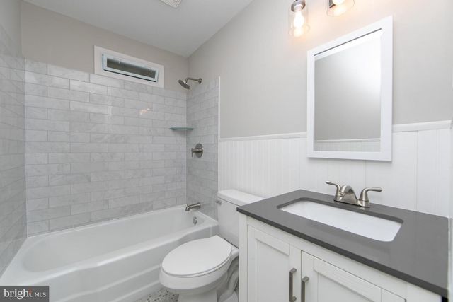 37 WOODBINE AVE, Maple Shade, NJ 08052