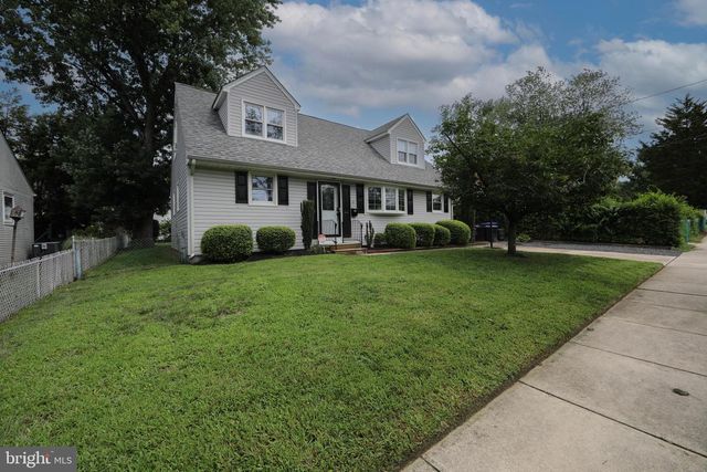 37 WOODBINE AVE, Maple Shade, NJ 08052