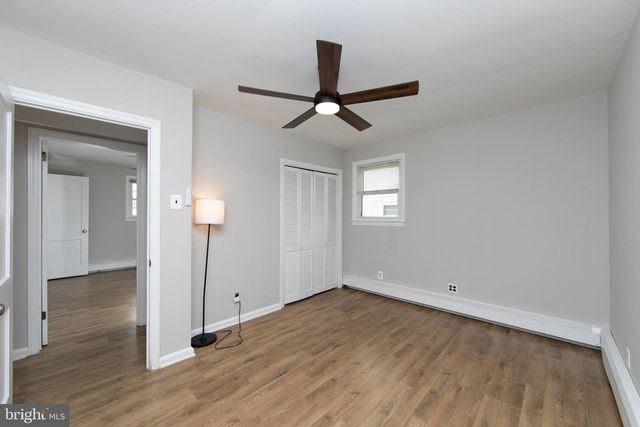 37 WOODBINE AVE, Maple Shade, NJ 08052
