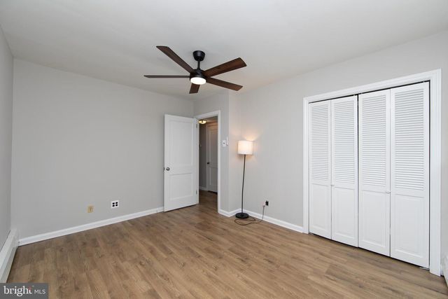 37 WOODBINE AVE, Maple Shade, NJ 08052