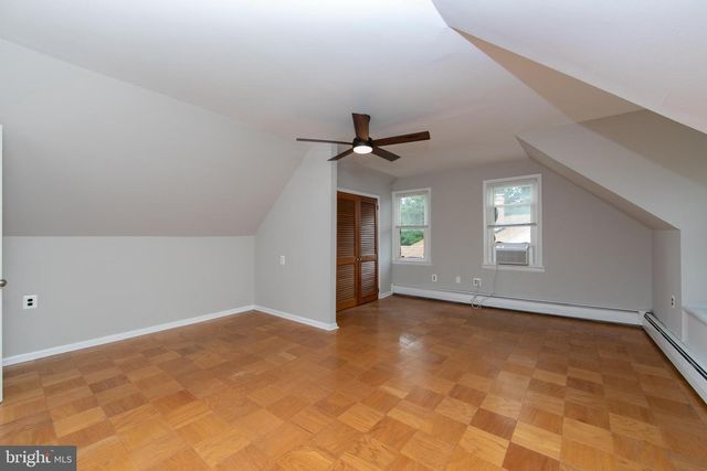37 WOODBINE AVE, Maple Shade, NJ 08052