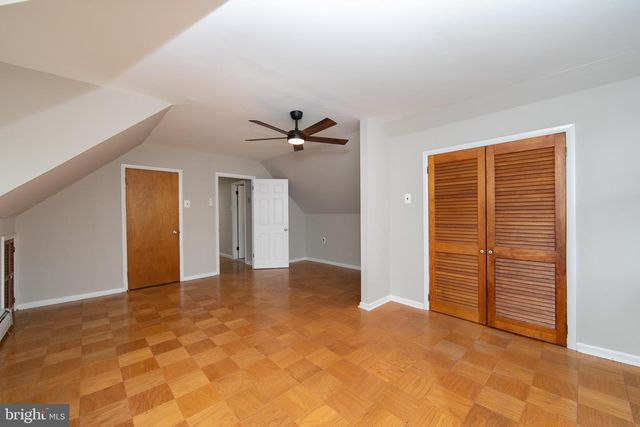 37 WOODBINE AVE, Maple Shade, NJ 08052