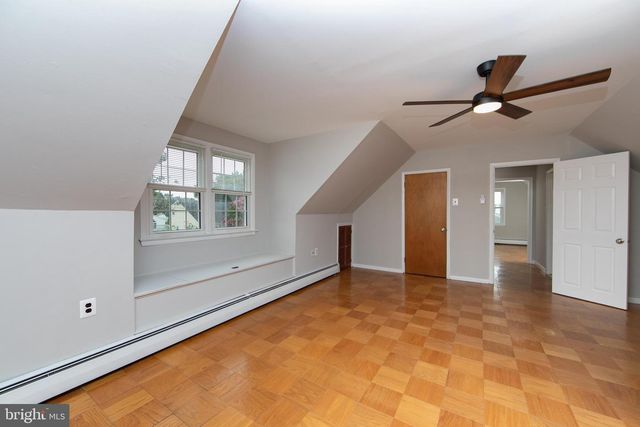 37 WOODBINE AVE, Maple Shade, NJ 08052