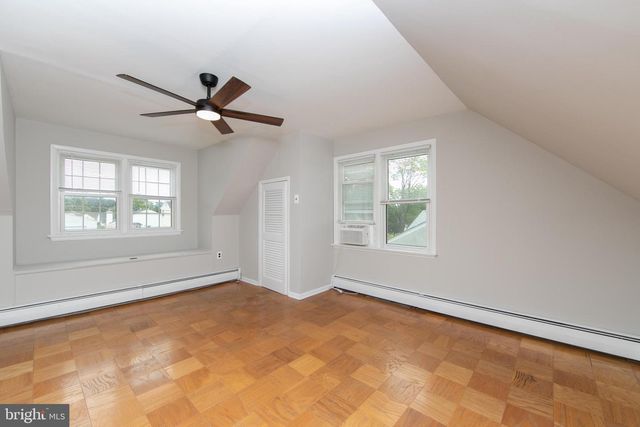 37 WOODBINE AVE, Maple Shade, NJ 08052