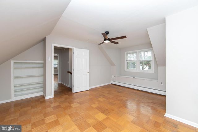 37 WOODBINE AVE, Maple Shade, NJ 08052