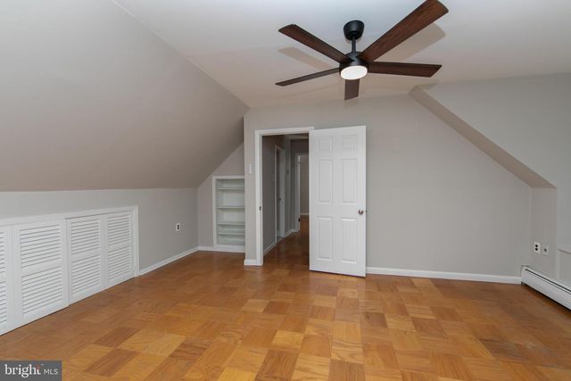 37 WOODBINE AVE, Maple Shade, NJ 08052