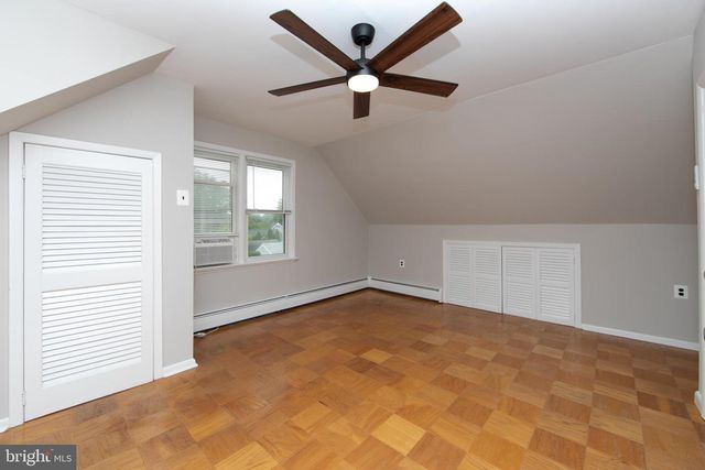 37 WOODBINE AVE, Maple Shade, NJ 08052