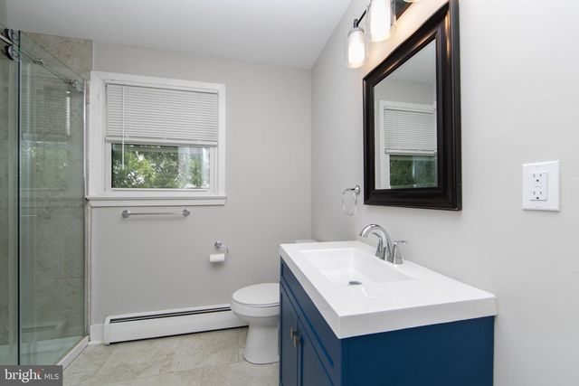 37 WOODBINE AVE, Maple Shade, NJ 08052