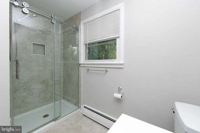 37 WOODBINE AVE, Maple Shade, NJ 08052