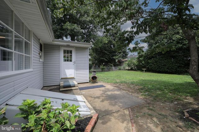 37 WOODBINE AVE, Maple Shade, NJ 08052