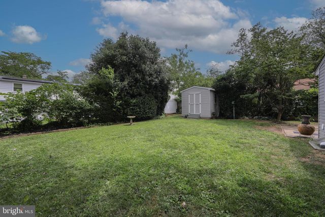 37 WOODBINE AVE, Maple Shade, NJ 08052