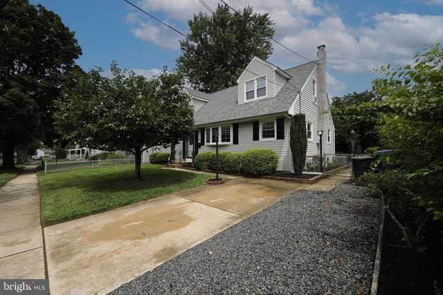 37 WOODBINE AVE, Maple Shade, NJ 08052