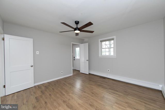 37 WOODBINE AVE, Maple Shade, NJ 08052