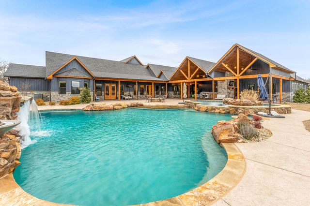 239 32507 Road, Paris, TX 75460