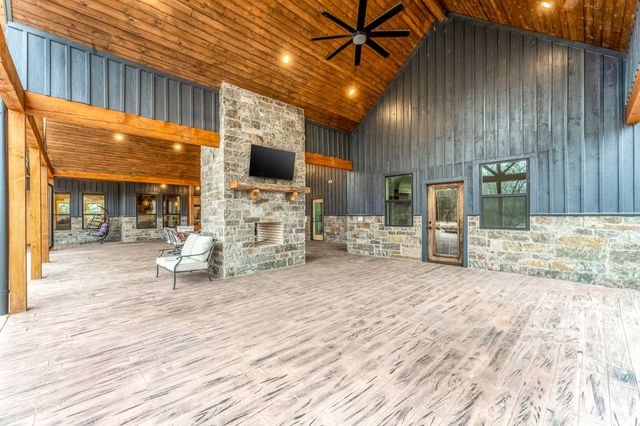 239 32507 Road, Paris, TX 75460