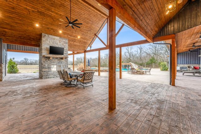 239 32507 Road, Paris, TX 75460