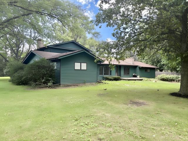 749 N Sharon Drive, Woodstock, IL 60098