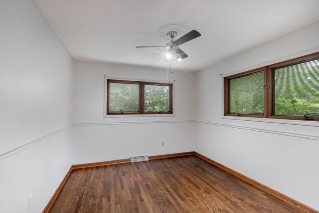 749 N Sharon Drive, Woodstock, IL 60098