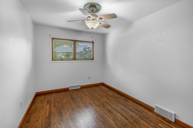 749 N Sharon Drive, Woodstock, IL 60098