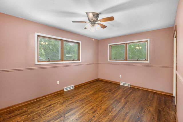 749 N Sharon Drive, Woodstock, IL 60098