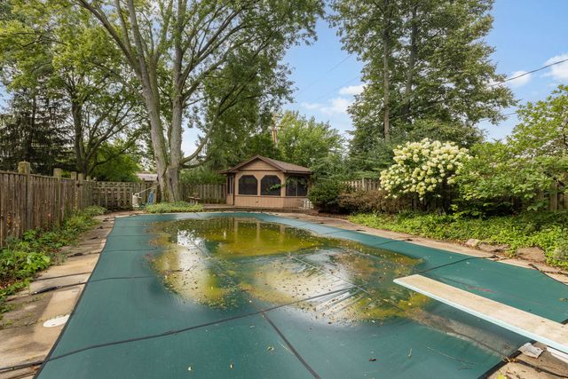 749 N Sharon Drive, Woodstock, IL 60098