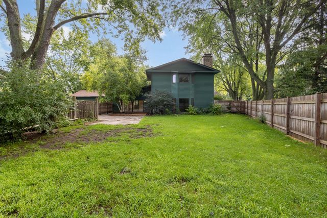 749 N Sharon Drive, Woodstock, IL 60098