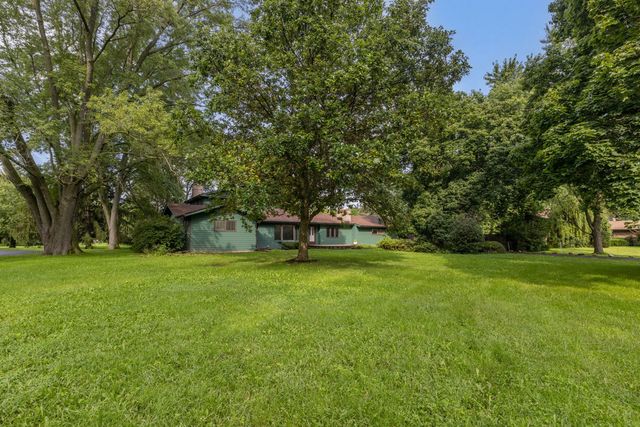 749 N Sharon Drive, Woodstock, IL 60098