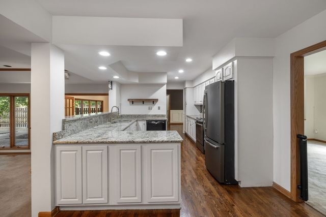 749 N Sharon Drive, Woodstock, IL 60098