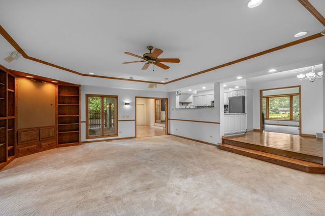 749 N Sharon Drive, Woodstock, IL 60098