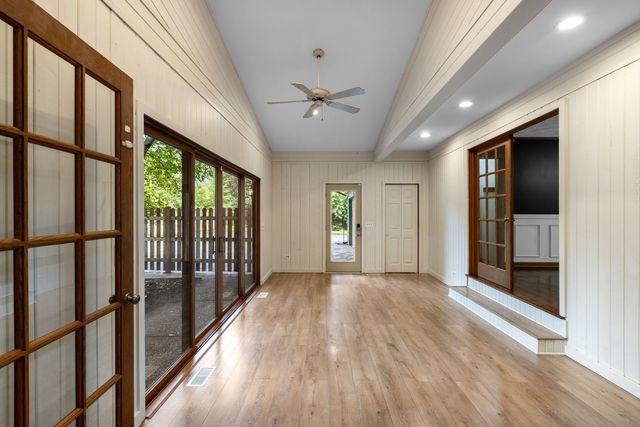 749 N Sharon Drive, Woodstock, IL 60098