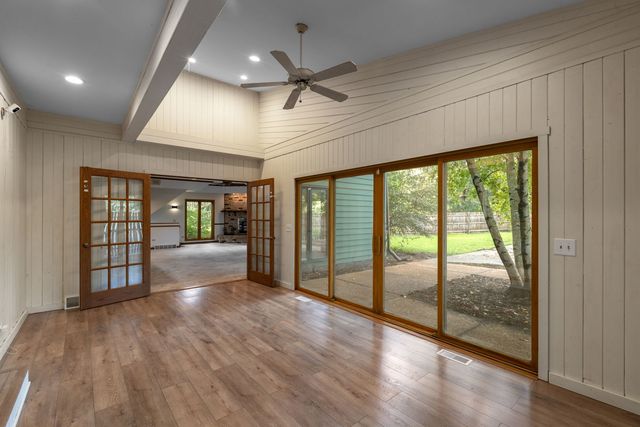 749 N Sharon Drive, Woodstock, IL 60098
