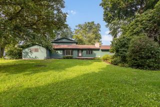 749 N Sharon Drive, Woodstock, IL 60098