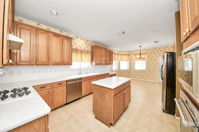 410 Barberry Lane, Baytown, TX 77520