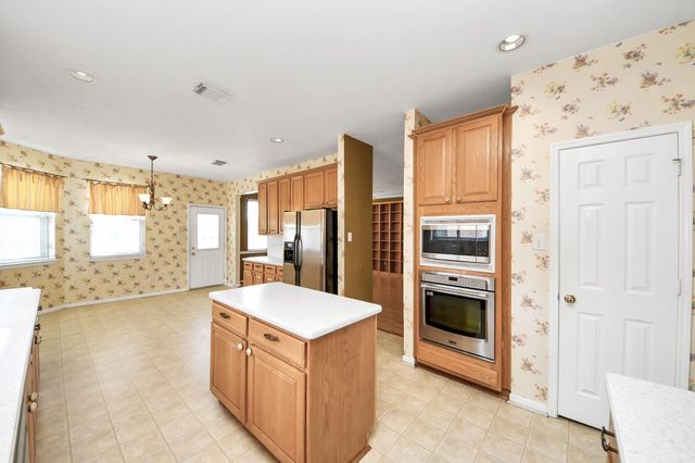 410 Barberry Lane, Baytown, TX 77520