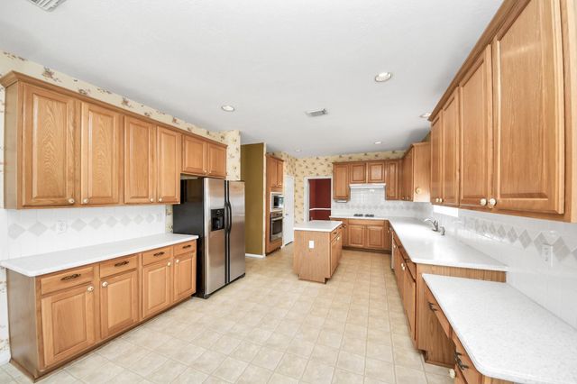 410 Barberry Lane, Baytown, TX 77520