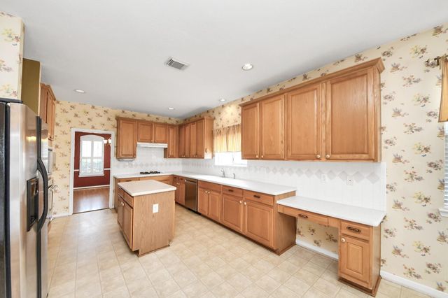 410 Barberry Lane, Baytown, TX 77520