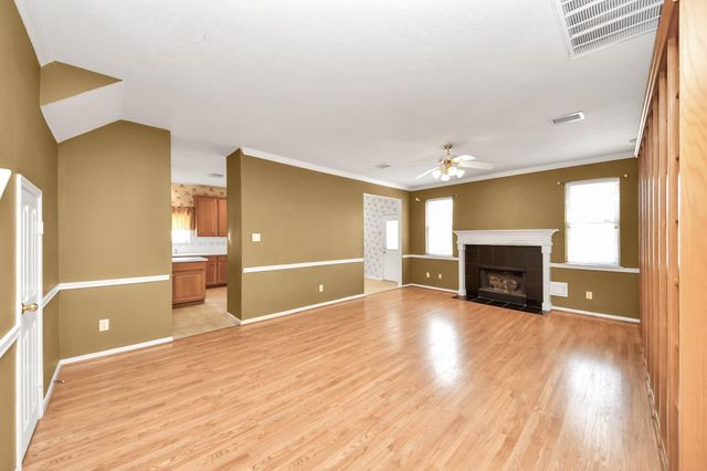 410 Barberry Lane, Baytown, TX 77520