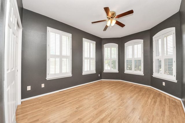 410 Barberry Lane, Baytown, TX 77520