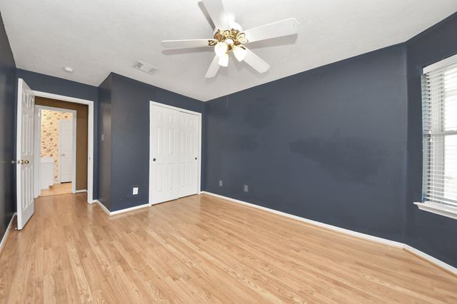 410 Barberry Lane, Baytown, TX 77520