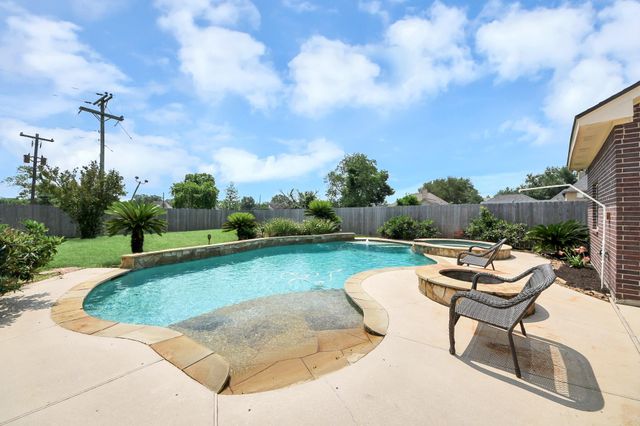 410 Barberry Lane, Baytown, TX 77520