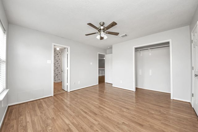 410 Barberry Lane, Baytown, TX 77520