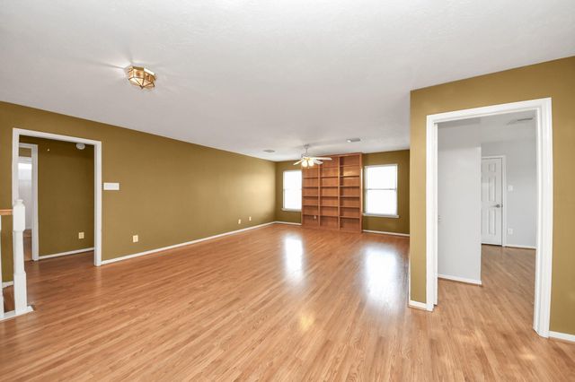 410 Barberry Lane, Baytown, TX 77520